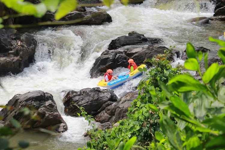 waterfalls near da nang